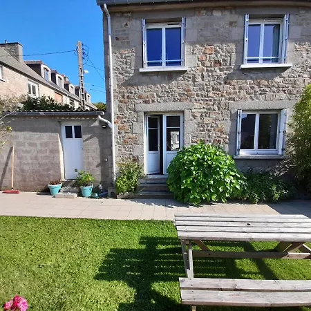 Petite Maison De - Esprit De Famille